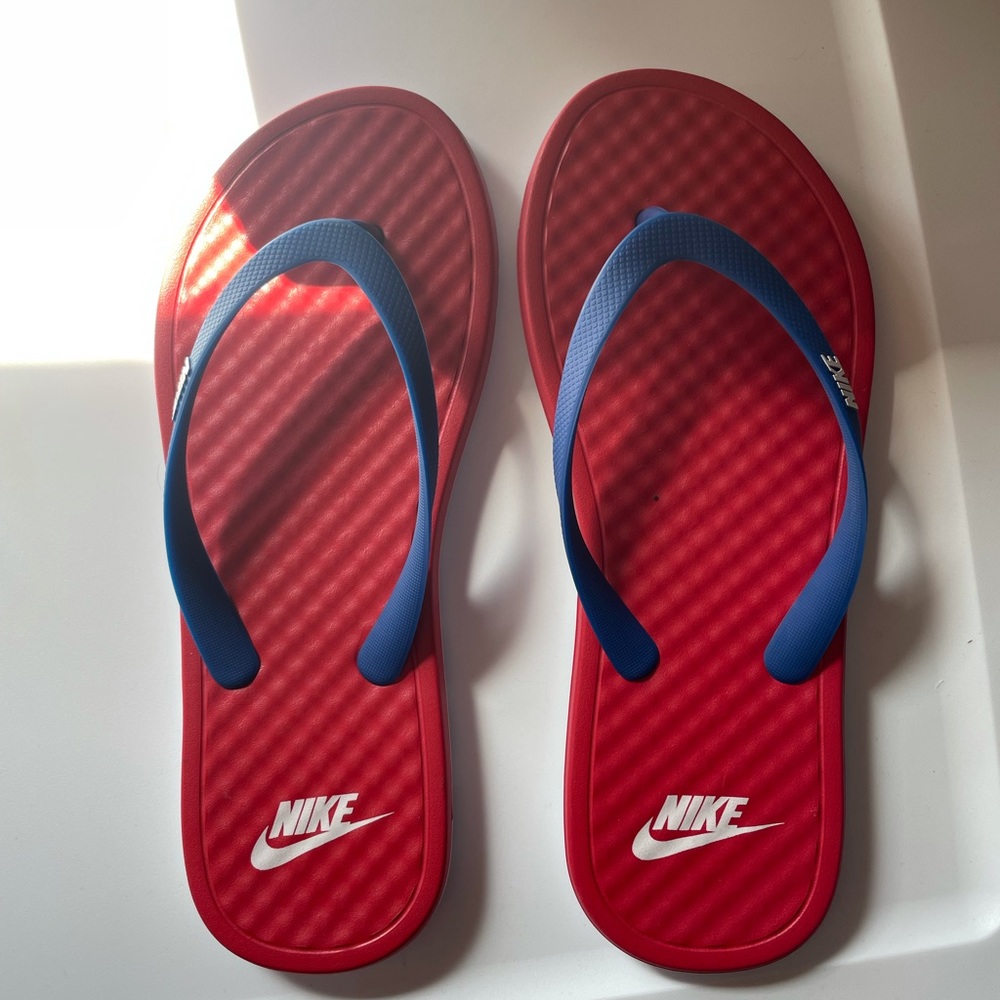 Nike flip flops
